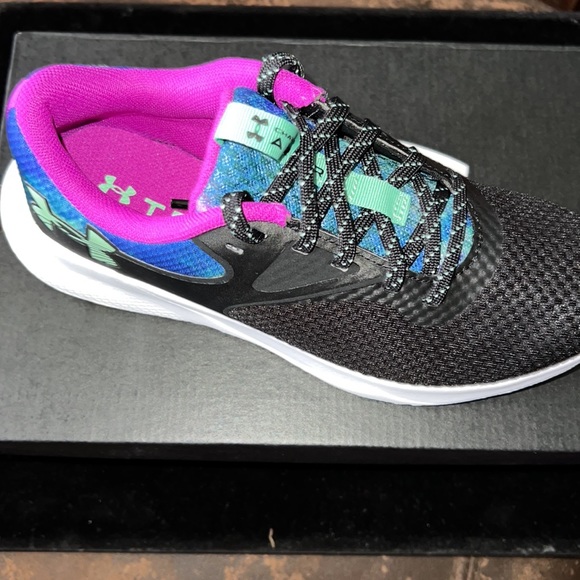 Under Armour woman’s shoes - Picture 4 of 5